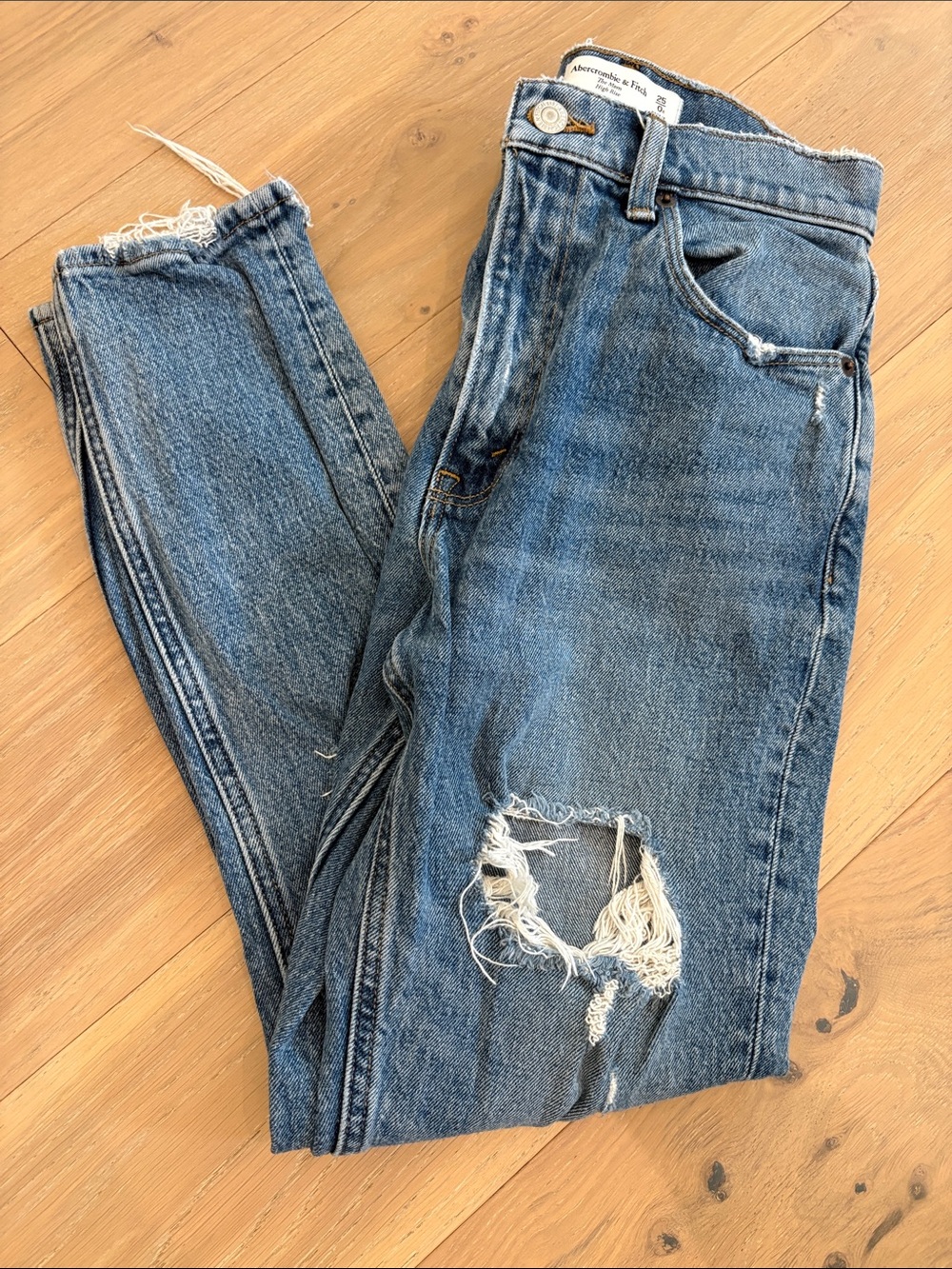 Abercrombie & Fitch Women's Medium Blue Distressed The Mom High Rise Jeans